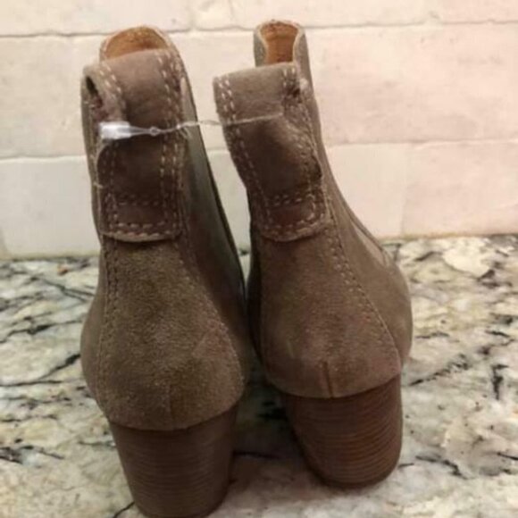 ! Madewell $178 The Regan Boot in Suede - Picture 2 of 2